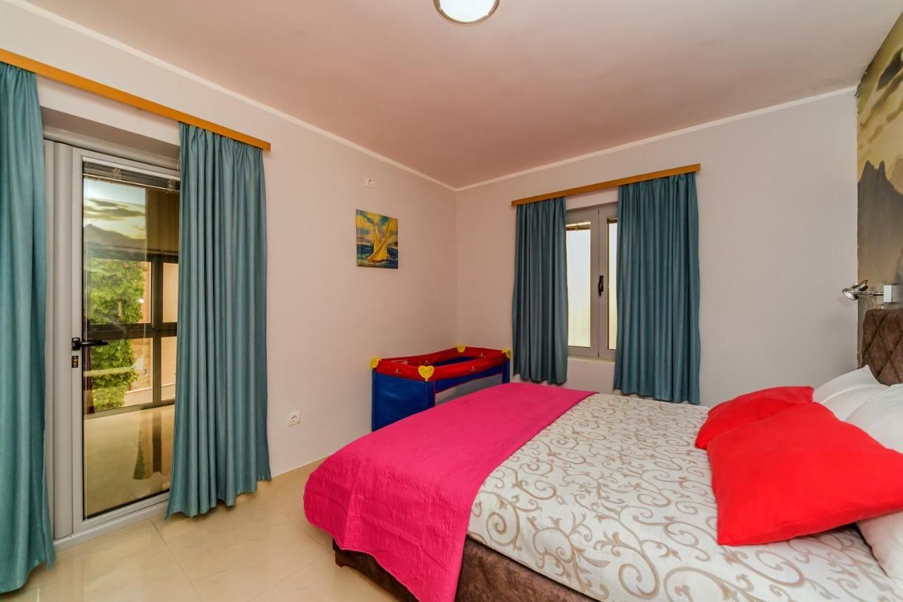 Апартаменты Blue sea apartments by ArniCare Рафаиловичи