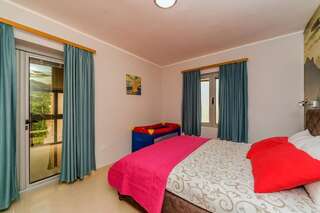 Апартаменты Blue sea apartments by ArniCare Рафаиловичи Апартаменты с видом на море-12