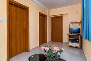 Апартаменты Blue sea apartments by ArniCare Рафаиловичи Апартаменты с балконом-11