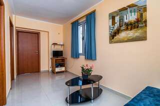 Апартаменты Blue sea apartments by ArniCare Рафаиловичи Апартаменты с балконом-13